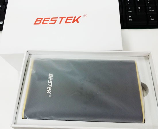 BESTEK ジャンプスターター 12V車用薄型エンジンスターター 5600mAh 出力5V/12V 黒 BTCSG11　箱開封